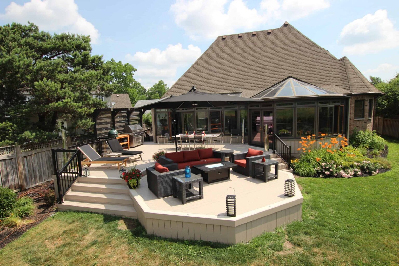 How to Design a Low-Maintenance Outdoor Living Space Before Summer